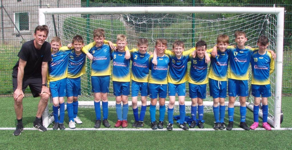 d13mth's tweet photo. End of an era today - JTs last @AFCCT  game for the mighty @KinellarSchool - all the best for S1 boys 👍 thanks @whitekanu  @DavidCrichton15 @richmcrae1 https://t.co/TB318rTWpy