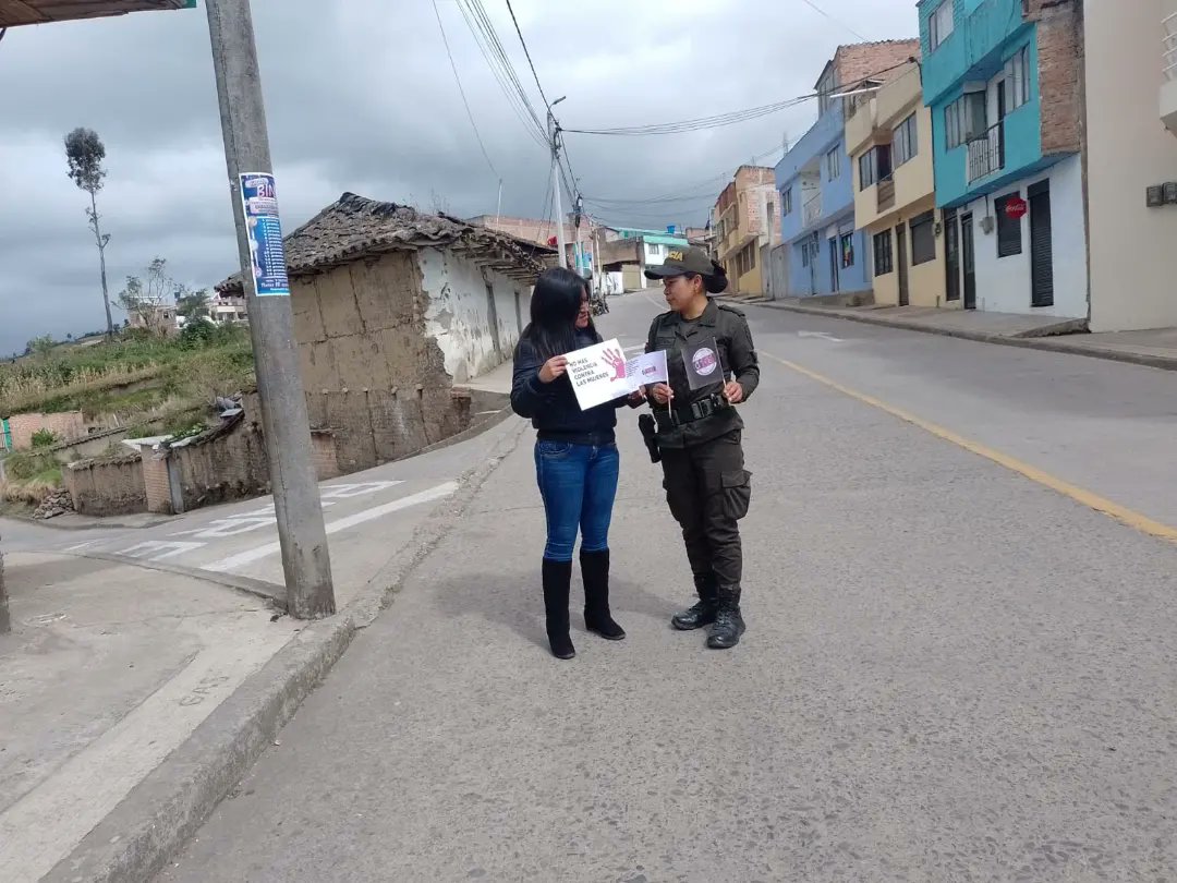 PrinVerdeOlivaP's tweet image. En el municipio de #Iles #Preci realiza campaña sobre la línea 155, brindando recomendación a la ciudadanía frente a denunciar cualquiera abuso contra la mujer, familia y género
#ConstruyendoConvivencia
#DiosyPatria 💚💙🇨🇴