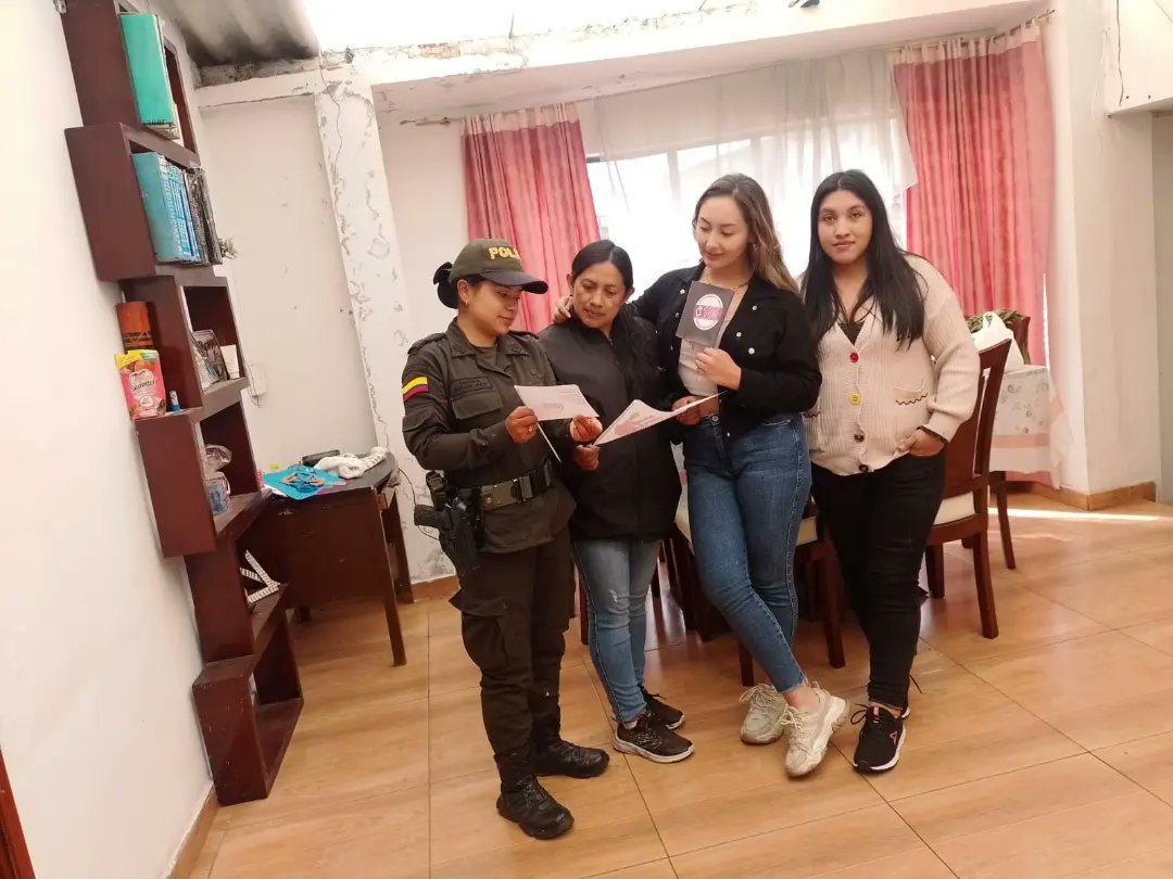 PrinVerdeOlivaP's tweet image. En el municipio de #Iles #Preci realiza campaña sobre la línea 155, brindando recomendación a la ciudadanía frente a denunciar cualquiera abuso contra la mujer, familia y género
#ConstruyendoConvivencia
#DiosyPatria 💚💙🇨🇴