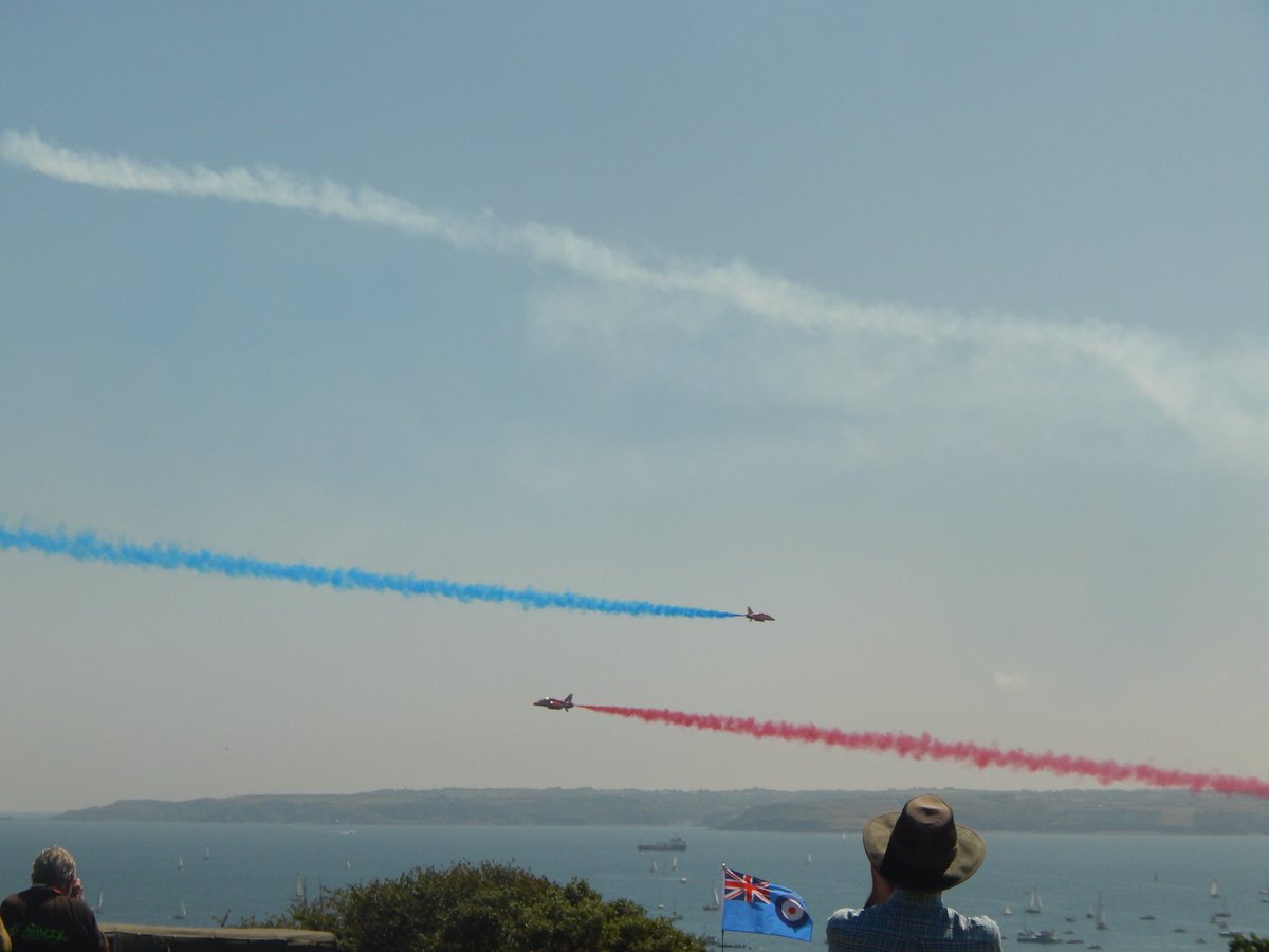shreeve_jo's tweet image. Fantastic display by the Red arrows😍
#armedforcesday2023 #Cornwall #Falmouth #Pendenniscastle #RedArrows