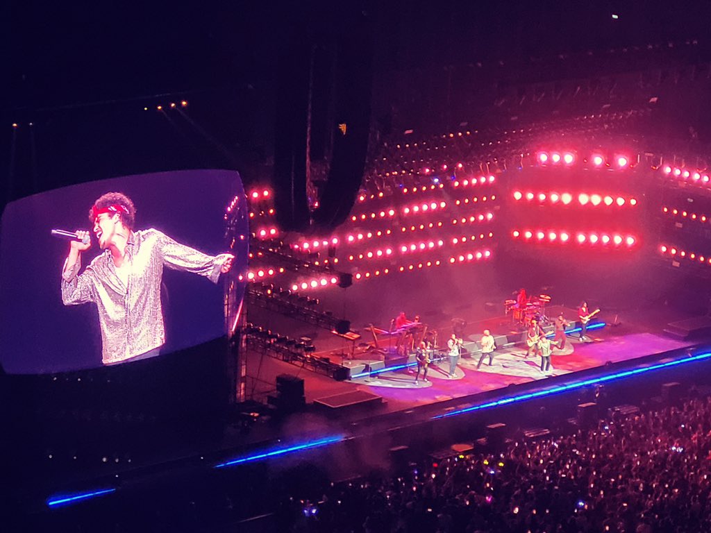 iamLeeJeans's tweet photo. Just gone beachin’ to @BrunoMars concert real quick! You’re the best! 🥳😍❤️
#BrunoMarsPH
#fullybookedweekend https://t.co/Qb3wPBAlFh