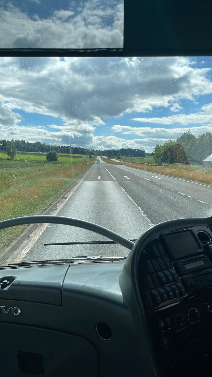 StColPipeBand's tweet image. Passing Perth. ETA - Senior School 6.15pm (with drop of at Brookfield and Bridge of Weir) 

@StColSchool