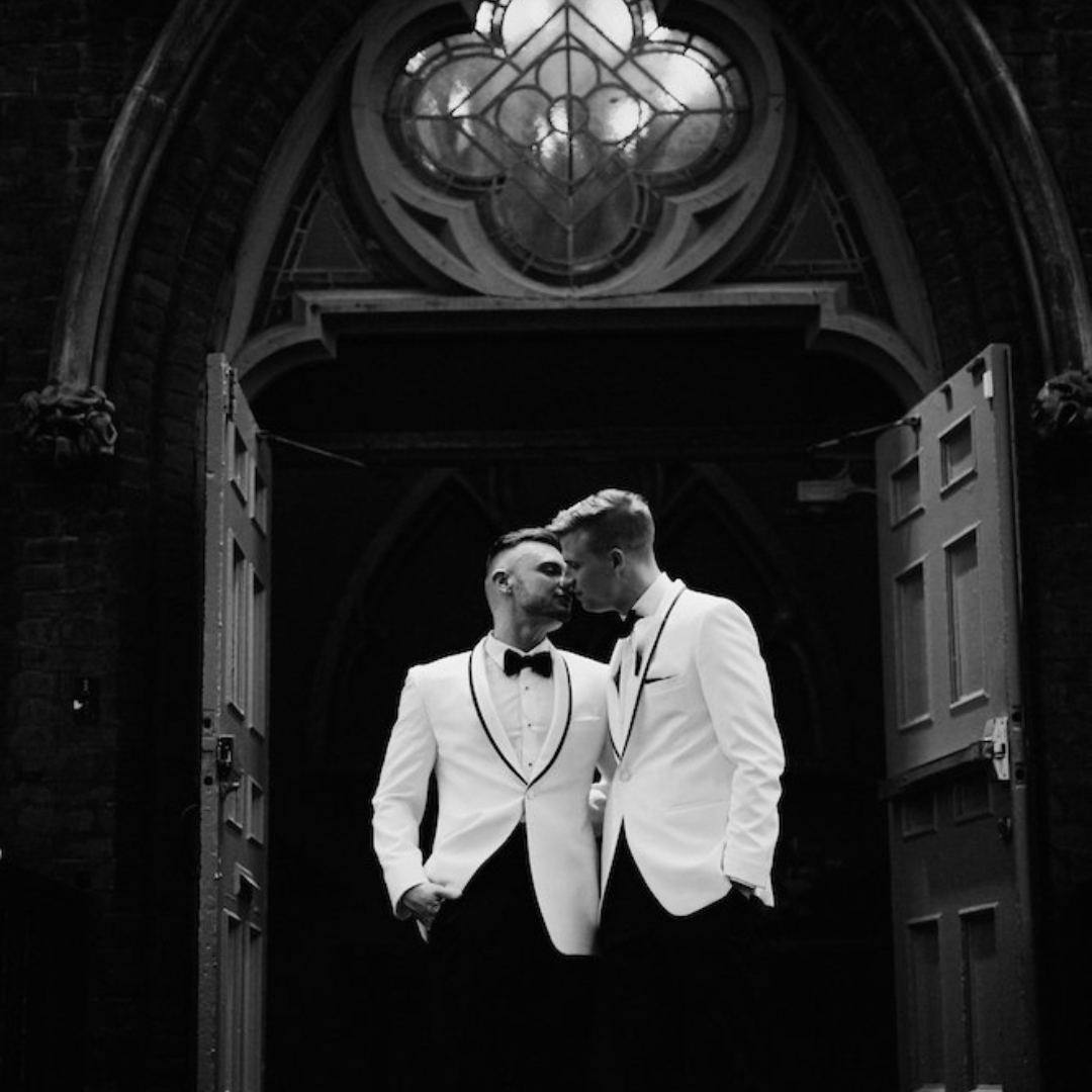 BerkeleyEventTO's tweet image. Ian &amp;amp; Stephen held a wedding that captured the essence of #BerkeleyEvents so perfectly. 

Clean, Timeless, Edgy, Exuberant and Individualistic. 

Our venues are blank slates that mould themselves to your unique needs. 

Book a tour: bit.ly/3Xclwnr #pride #gaywedding