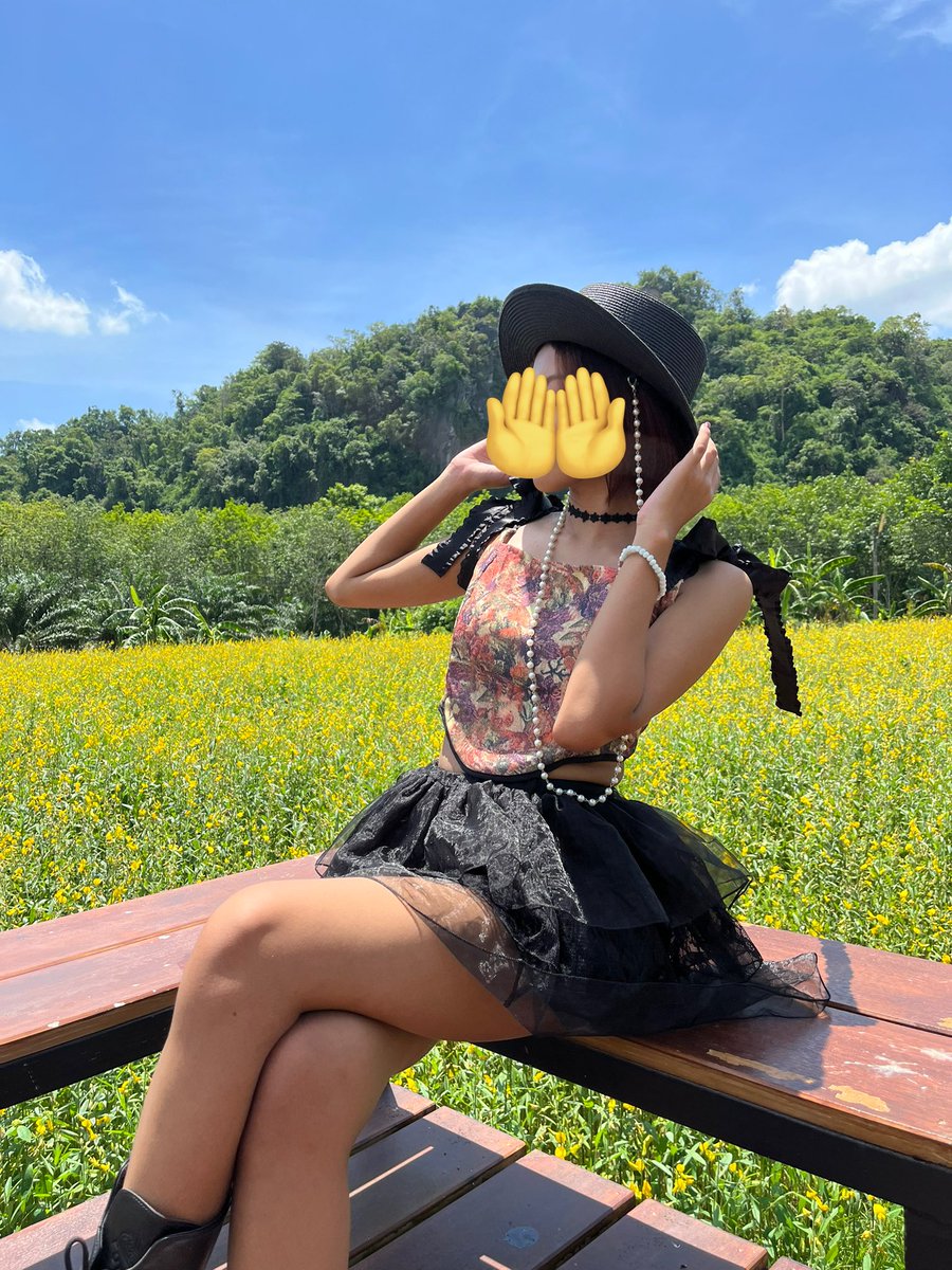 aor_story's tweet photo. หมวกทรงเค้กมีโซ่มุกห้อยแบบ พส.ซิลกิ เราสั่งสีดำมาก ราคาน่ารัก 200นิดๆ ใส่แล้วฟีลมายริทึ่มสุด

📍 https://t.co/577RMnZ6y0

 #AorOutfitStory https://t.co/Vh6Qv09AdA
