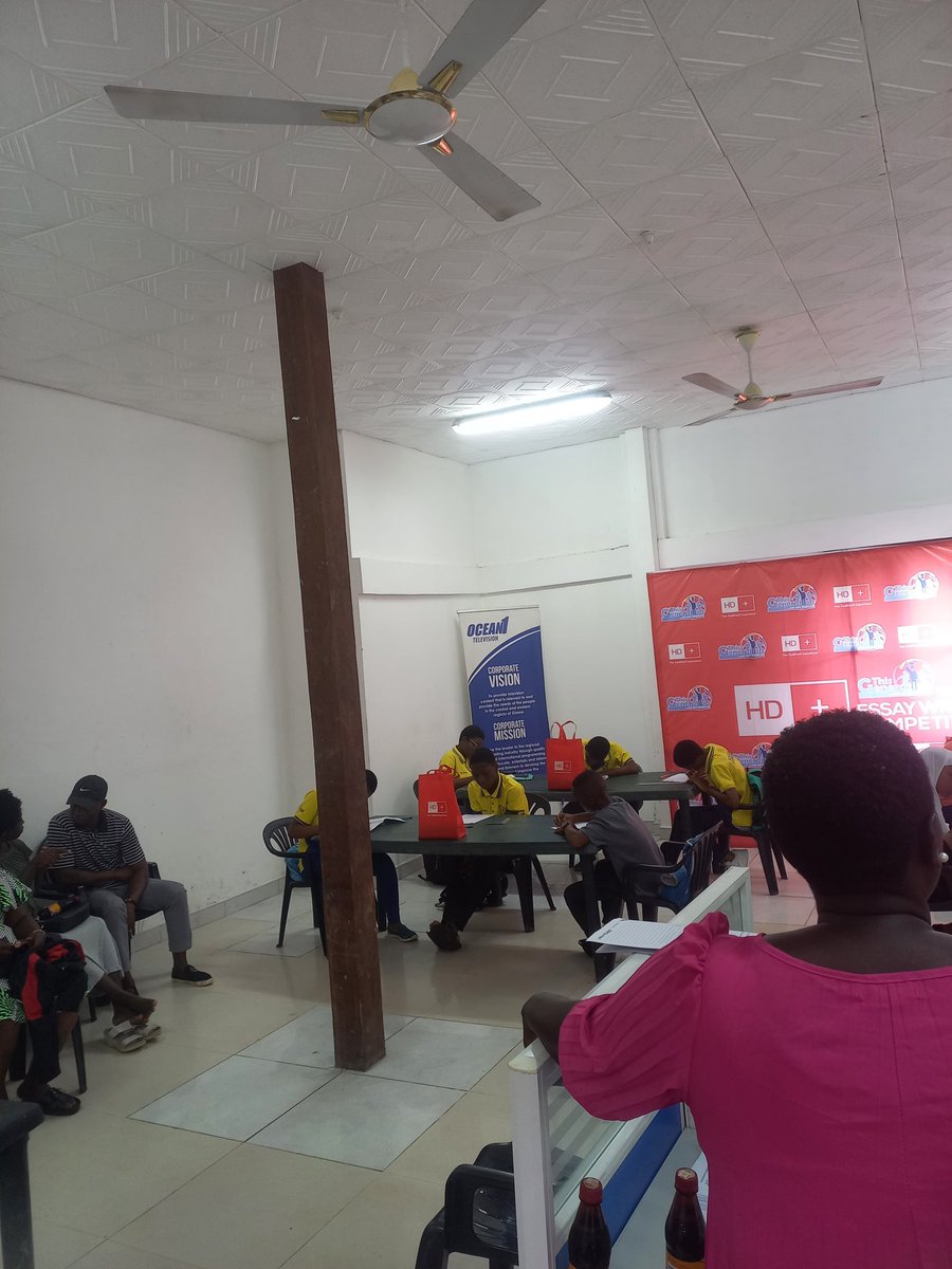 Teacher_Fredo's tweet photo. Had the privilege to chaperone my students at an essay competition held at Ahomka Fie by HD+. It was an amazing experience seeing my students express themselves and get a different exposure...
#education #Ahomkafm #smartees #writing #writingcommunity #author https://t.co/8x8AQUw6wY