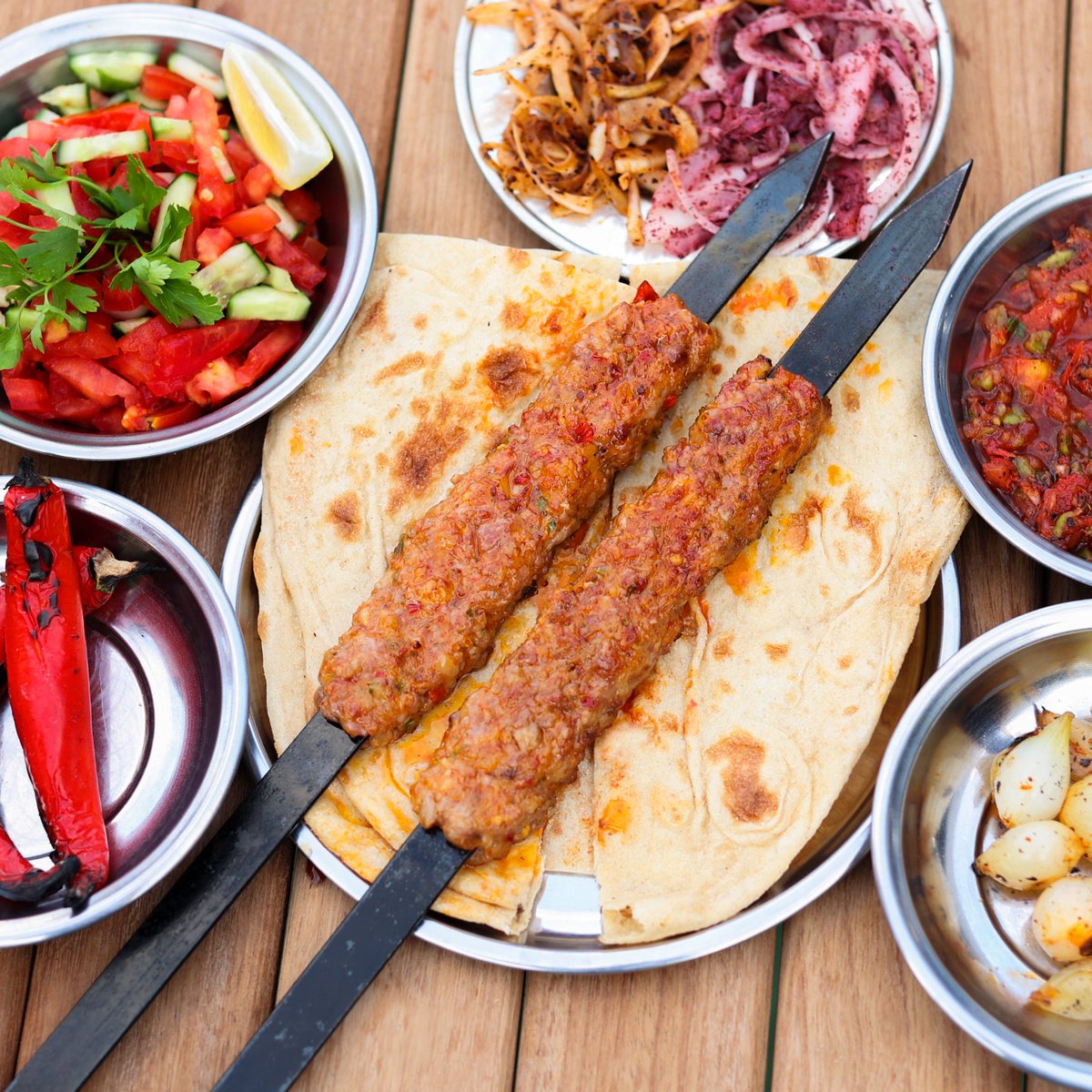 Kebaplarımızla da lezzet şölenimize bekliyoruz. Adana ve Urfa Kebaplarımız... zırktan