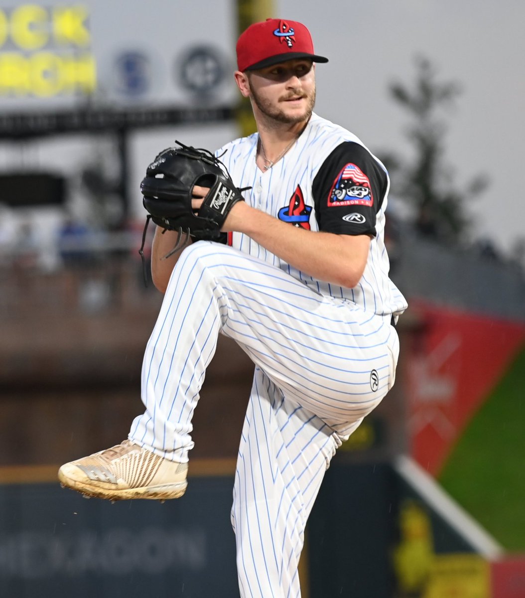 TheWardyNYM's tweet image. .@MLBPipeline has updated their #Mets Top 30 Prospects List with their new additions from the Eduardo Escobar trade. #LGM 

11. RHP Coleman Crow 
18. RHP Landon Marceaux