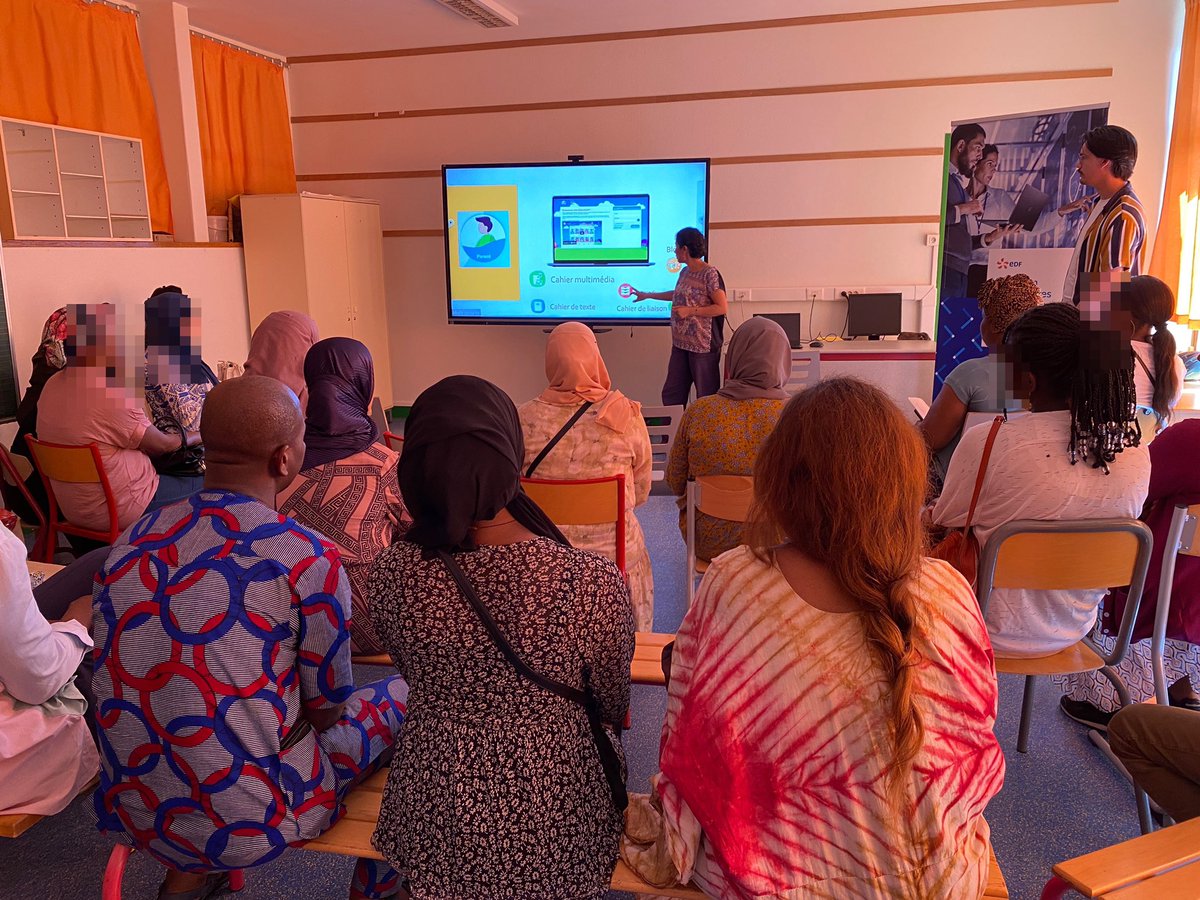 Mejprof's tweet image. Pour un égal accès au numérique pour tous, les #ERUN de @Numerique92 accompagnent les familles de @VilleNanterre pour une prise en main de l&apos;ENT @ONE_ecole lancé par la ville.
@fatitym @Ylrahcha