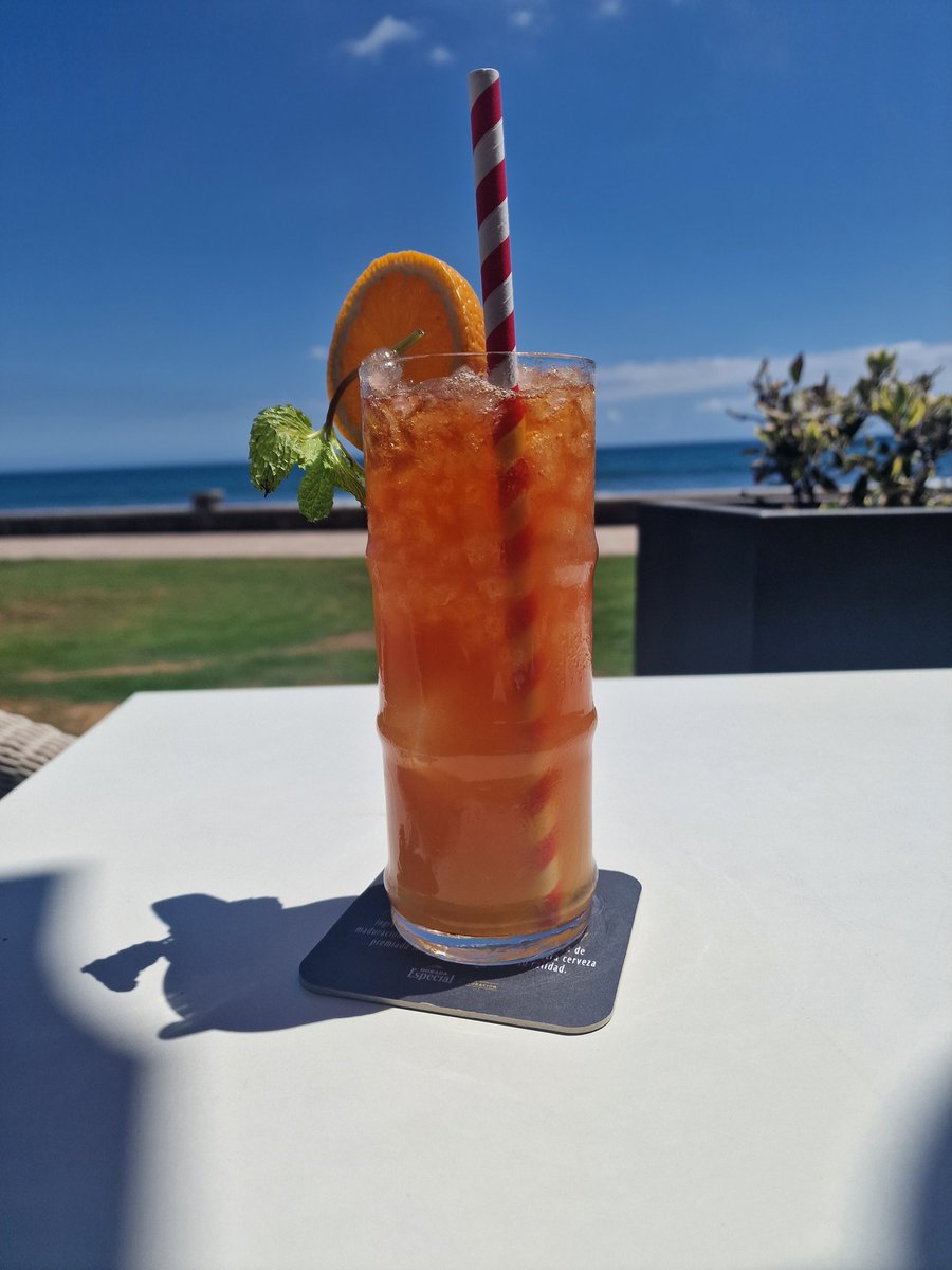 hannahlkay's tweet photo. After hearing the amazing news that we got our 2nd silver star during my annual leave, it only seemed right to celebrate in style with a gold themed cocktail ⭐️⭐️ So proud :) we make a good team @steph_finch30 

#goingforgold #celebratinginstyle https://t.co/9HZSmcP5T1