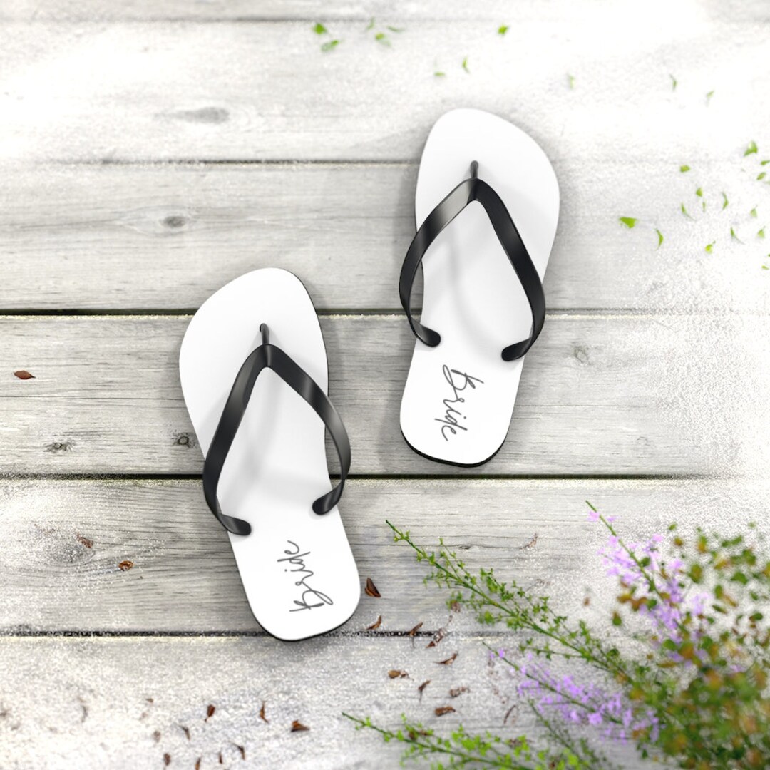 Bride Flip Flops, Wedding Shoes, summer flip flops, women's sandals by ShabVintiqueFlowers #weddingtabledecor #weddingplanning #etsyseller #shopsmall #weddingdecor dlvr.it/Sr9gW4