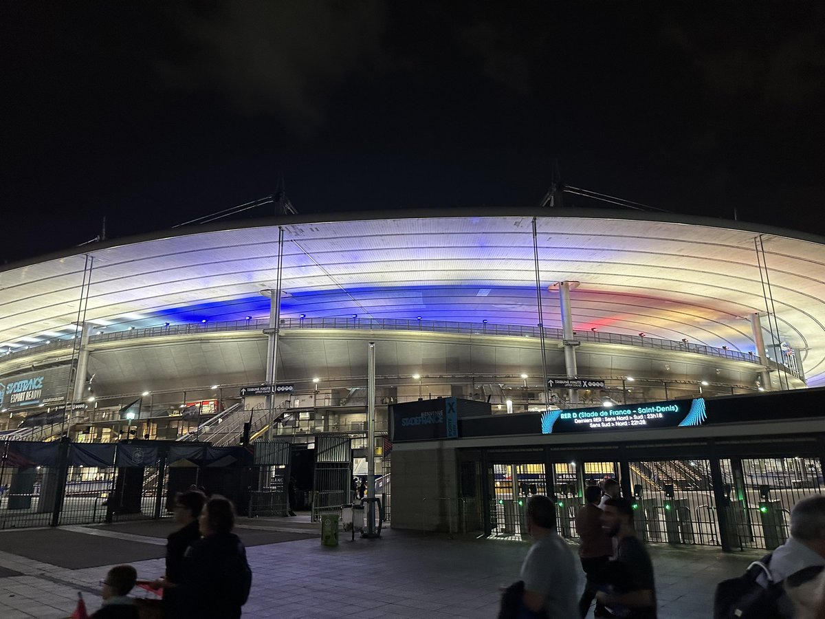 Fin  d’une semaine époustouflante qui a commencé avec <a href="/EDFofficiel/">EDF</a>  au stade de France et qui finit avec <a href="/EDFofficiel/">EDF</a> aux championnats de France d’eau Libre à Dunkerque <a href="/Gerardin_L/">Laurence Gérardin</a> et <a href="/DevezaJean/">Deveza Jean-Michel</a>  incroyable !