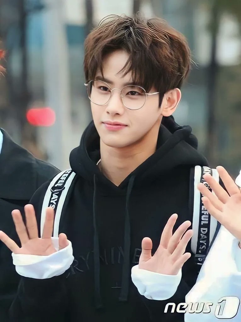 hourlyblpics's tweet photo. — ✧ Ko Hojung

#고호정 #GoHojung #KoHojung #Hojung #호정 https://t.co/x3TBcyIc1Q