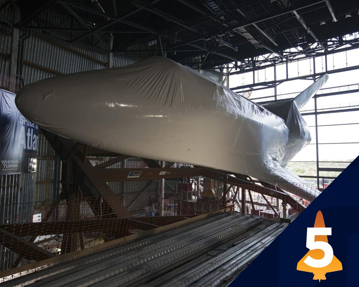 ExploreSpaceKSC's tweet photo. 5️⃣FIVE5️⃣
November 27, 2012 - Atlantis is lifted and tilted for display at 43.21 degrees so the shuttle will look as it did in space. Atlantis was wrapped to protect it from dust and debris while being prepared for display. #Atlantis10
📸: NASA/ Dimitri Gerondidakis https://t.co/kZmoqZxU03