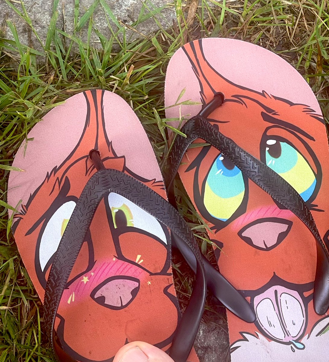 Also it’s been so comfy to rest my mighty paws w/ these adorable flip-flops, which the splendid <a href="/Waffle_Mouse/">WaffleMouse</a> had given me last year at EF!! These are outstandingly cute, thank you very kindly for such a thoughtful gift for these warm summer days!! 😉🧡🩴