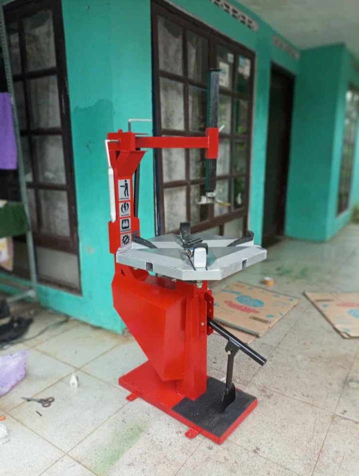 temanmatahari's tweet photo. Tyre Changer Manual (Alat Buka Pasang Ban) 
Kondisi Baru
Ring 12-21 Diperuntukan untuk Ban Motor dan Ban Mobil
Bisa Request Warna Cat
Alat ini akan melindungi velg dan ban kendaran customers anda. 
Harga Rp 4.680.000
Lokasi Kebumen

#bengkel
#bengkelmotor
#bengekelmobil https://t.co/bGzSv7w2Ta