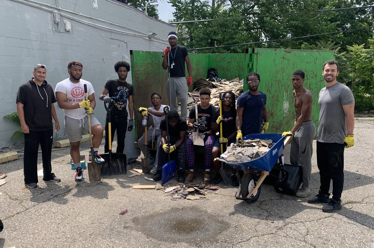 CCC Lions in the community. Church restoration project on the east side of Detroit today. 
#LeaveItBetterThanYouFoundIt
#WeBeforeMe #OnTheHunt #TheBluePrint #DetroitsJUCO