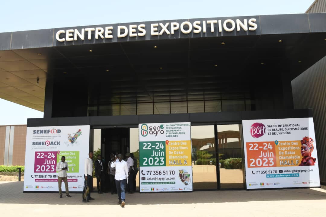 MASAE_sn's tweet photo. Un salon international sur l’#agriculture se tient du 22 au 24 juin 2023 au Centre des expositions de Dakar Diamniadio. SEM Aly Ngouille Ndiaye a procédé à l’ouverture et a visité les stands.
#agriculture #salon #senegal #senagro #Diamnadio #SouverainetéAlimentaire #alingouille https://t.co/oMXt8qOh0U