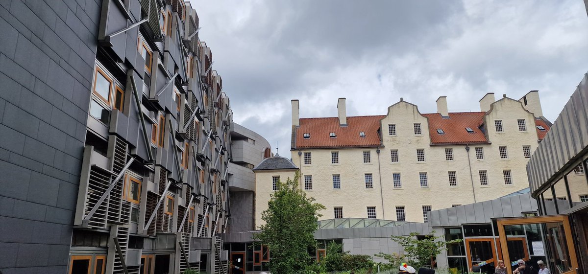 Mrs Meek tweet media