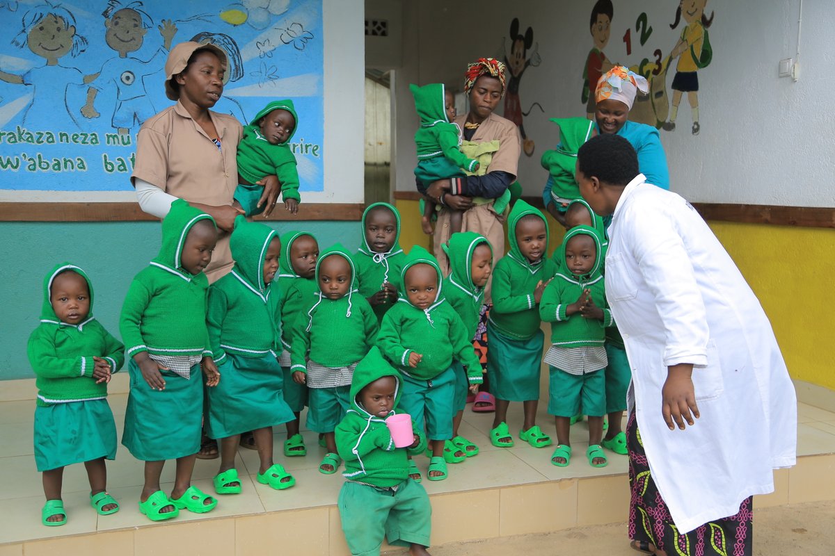 RwMountainTea's tweet photo. Question of the week:
How does Rwanda Mountain Tea promote work-life balance for its employees?

In every Rwanda Mountain Tea factories, we have schools for workers' children, allowing them to work in peace while ensuring their children's education and care.

@unicefrw https://t.co/yJWbyLCeub