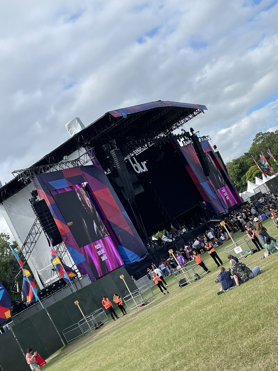 View from the bar …

#blur at #MalahideCastle #Dublin 🇮🇪 

Let’s fucking go!!!!