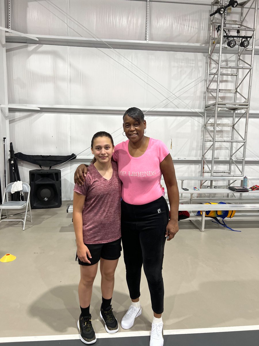LManning2027's tweet photo. Learned a ton at Hoop madness with Adrienne Goodson. https://t.co/fCp0BiEApg