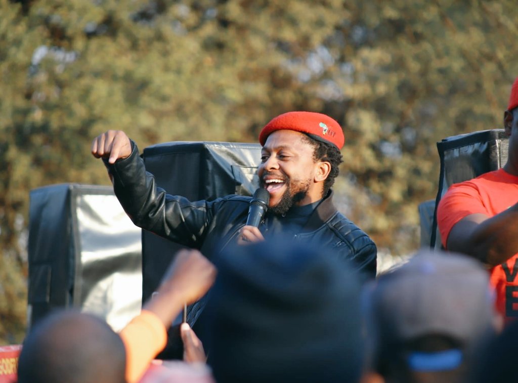 EFFGautengProv's tweet photo. 🚨Earlier Today🚨

The CCT Convenor Deployee in Gauteng Commissar Dr. @MbuyiseniNdlozi addressing the community of Ward 07, Finetown, Johannesburg, ahead of the by-elections to be held on the 28th of June 2023. 

#VoteForEFF https://t.co/lWroVFs7y7