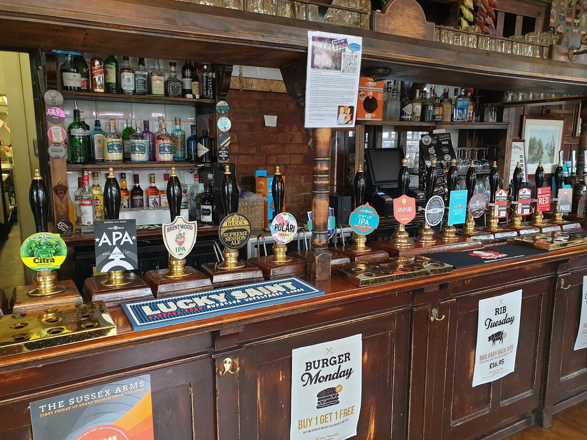BeerGuideLondon's tweet photo. 1st stop today = @TheSussexArms, Twickenham. After yesterday's disappointing visit to a well known pub in Parsons Green, how great to see 15 handpumps of cask beer here. The three I tried were all in excellent condition too 👏 🍻 https://t.co/7hhAg5CaY0