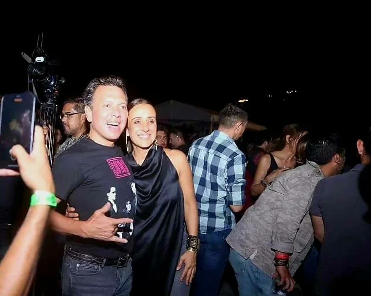 PabloLemusN's tweet photo. Conciertazo de @CAIFANESMEX en el #Conchachela 🤟🔥.  Cantamos y bailamos como en los viejos tiempos @MayeVillaLemus
🫶. https://t.co/v9GxGaI8xp