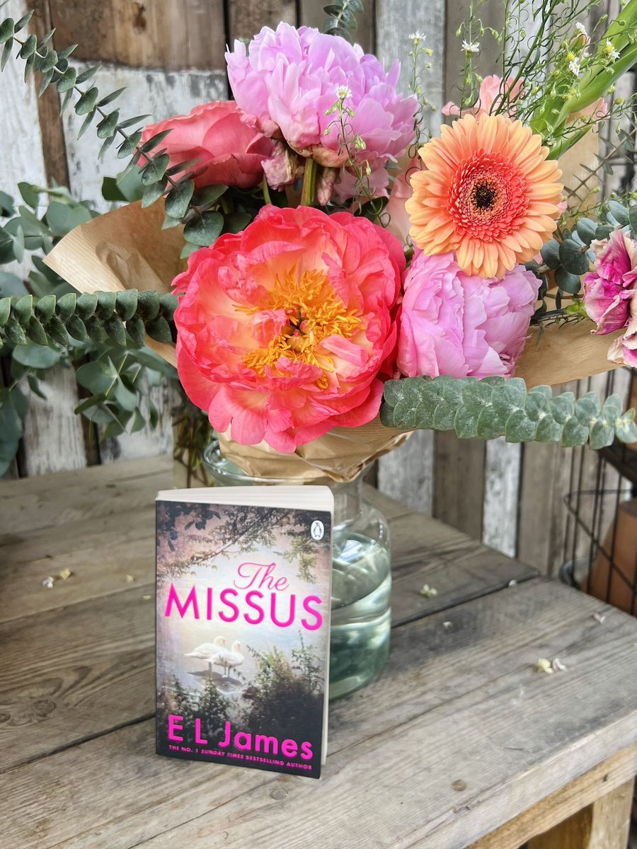 LoveELJames's tweet photo. The perfect summer read is here #TheMissus by @E_L_James 
💕💕💕 Do you have yours?

@centurybooksuk @fiftyshadesUK 
#TheMister #FiftyShades https://t.co/DpRN2jwh6Y