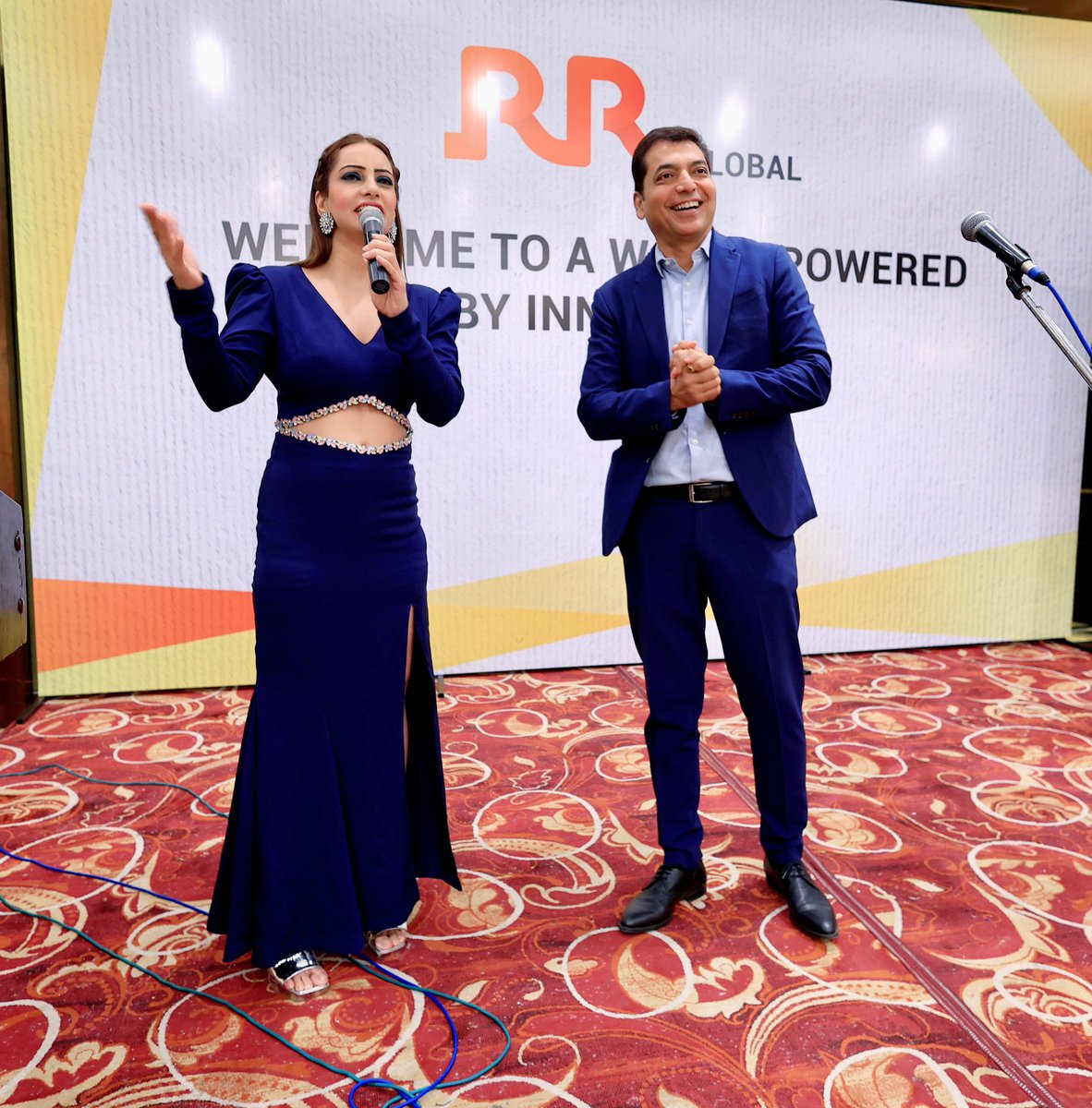 Corporate Show for @rrglobalindia #galanight #anchorpiya @radissonblundpv #singer @armanbatra #corporateevents #corporateanchor #anchorpiyasharma🎤