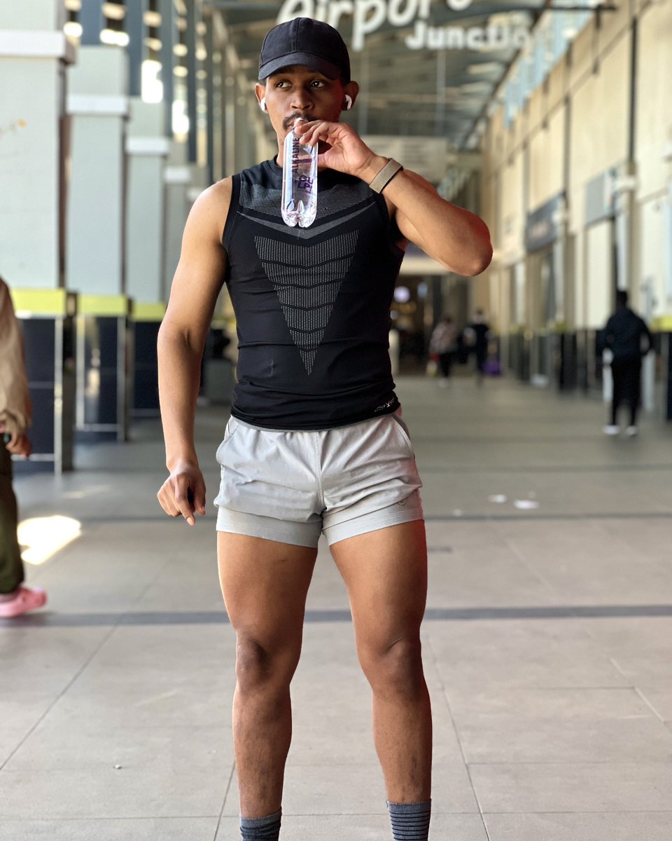 BaldwinDimeku's tweet photo. Day 2/4; Week 6/12
#InclineBenchPress 3sets: 12 rep 45kg
#FlatDumbbellFly 3sets: 12 rep 44kg
#OneArmDumbbellRow 3sets:12rep 30kg
#DumbbellLateralRaise 3sets:12rep 24kg
#SeatedDumbellCurls 3sets: 12rep 24kg
#SeatedCableRows 3sets:12rep 70kg
#CableTricepExtension 3sets:12rep 45kg https://t.co/r5YHvDLGrn