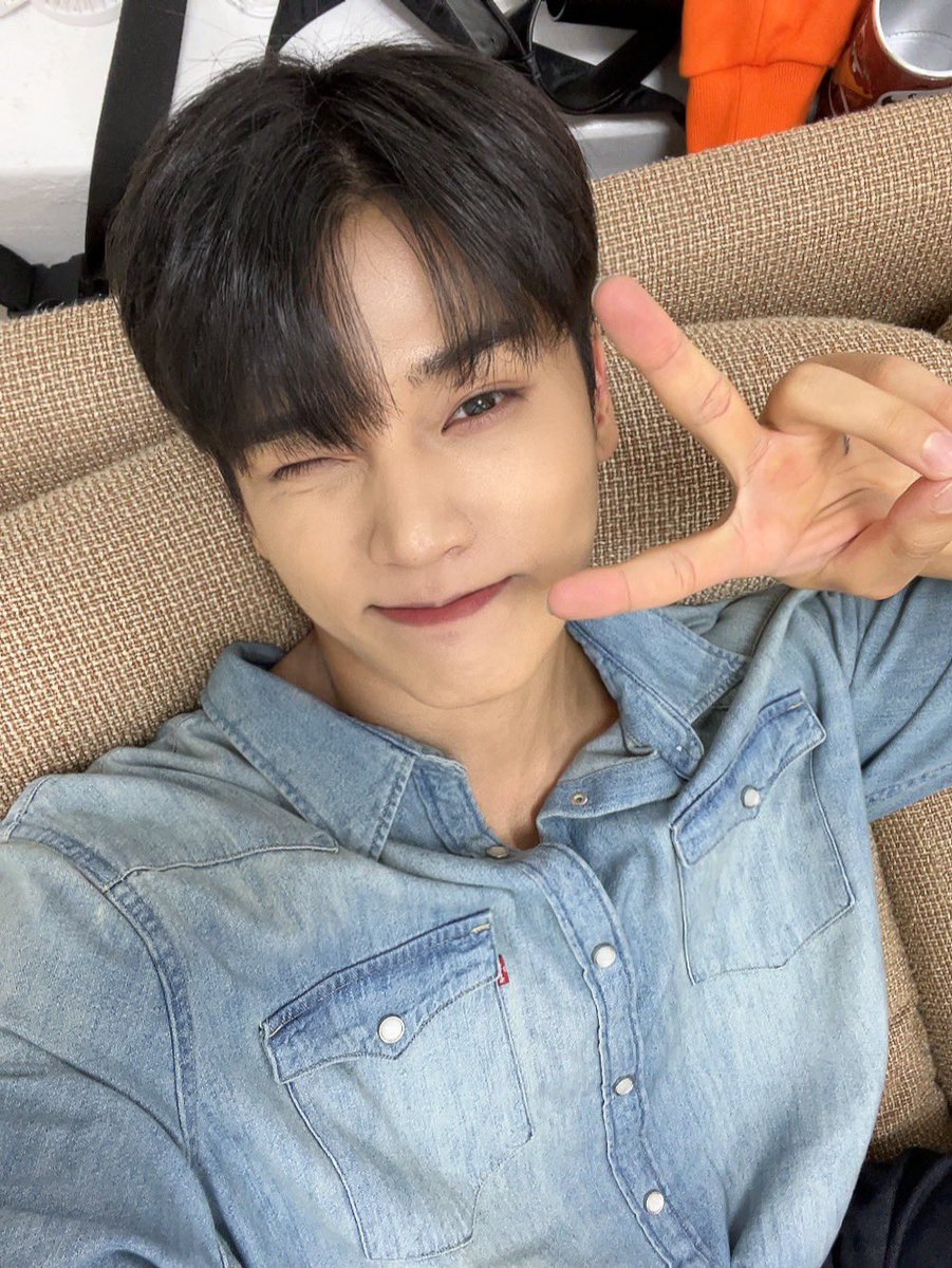 OMEGA X on Twitter "[OX] ️💕💕 OMEGA_X 오메가엑스 혁 HYUK"