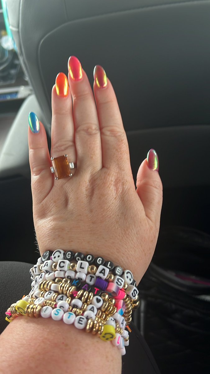 dramatickat's tweet photo. On route to the convention center! #ISTELive Find me to get your hands on some #KatsKandi these @ISTEofficial themed bracelets are so fun! I brought materials with me so DM me for special requests! #CollectThemAll #TradewithFriends https://t.co/m876VwgdBx