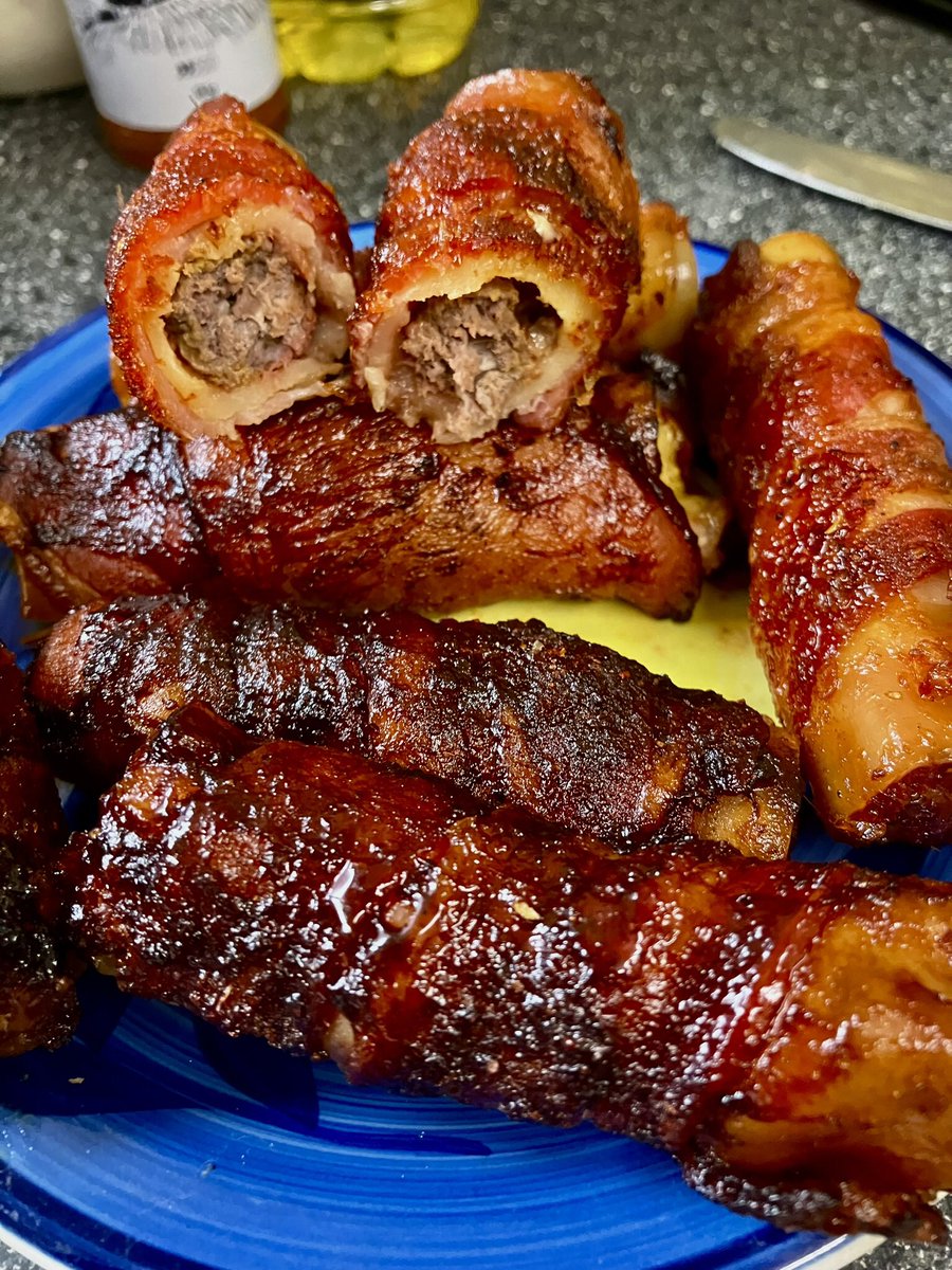 tantrictrevbbq's tweet photo. Spot on Venison Shotgun shells. 1 hour at 150c then glazed for 10 minutes. Bit of turmeric and cumin in the mince. First try. Blooming love it. #shotgunshells #bbqtrends #weber #venisonmince #easybbq #collezzione https://t.co/K7lf1tKFeC
