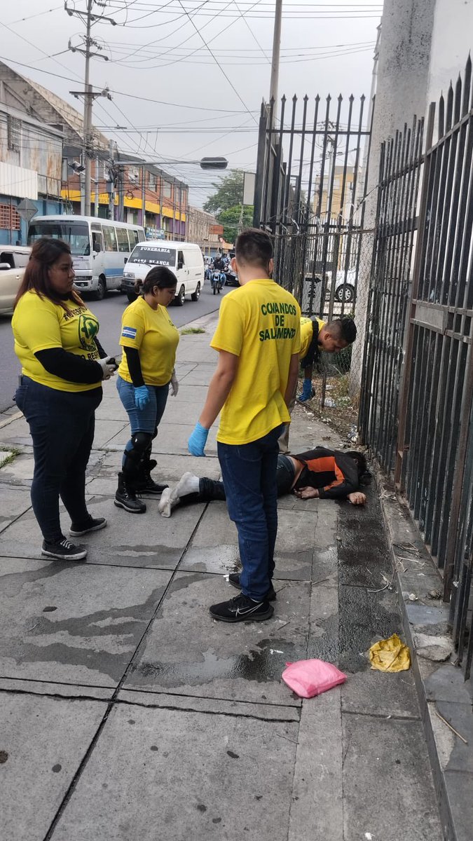 ITROriginal's tweet photo. 🚨MUJER FALLECIDA EN EL CENTRO DE SAN SALVADOR 

📌Reportan una mujer fallecida en la 8a Avenida Sur entre 4a y 6a calle Oriente en San Salvador. Se desconocen aún las causas de su muerte. https://t.co/TYcnyCQqde