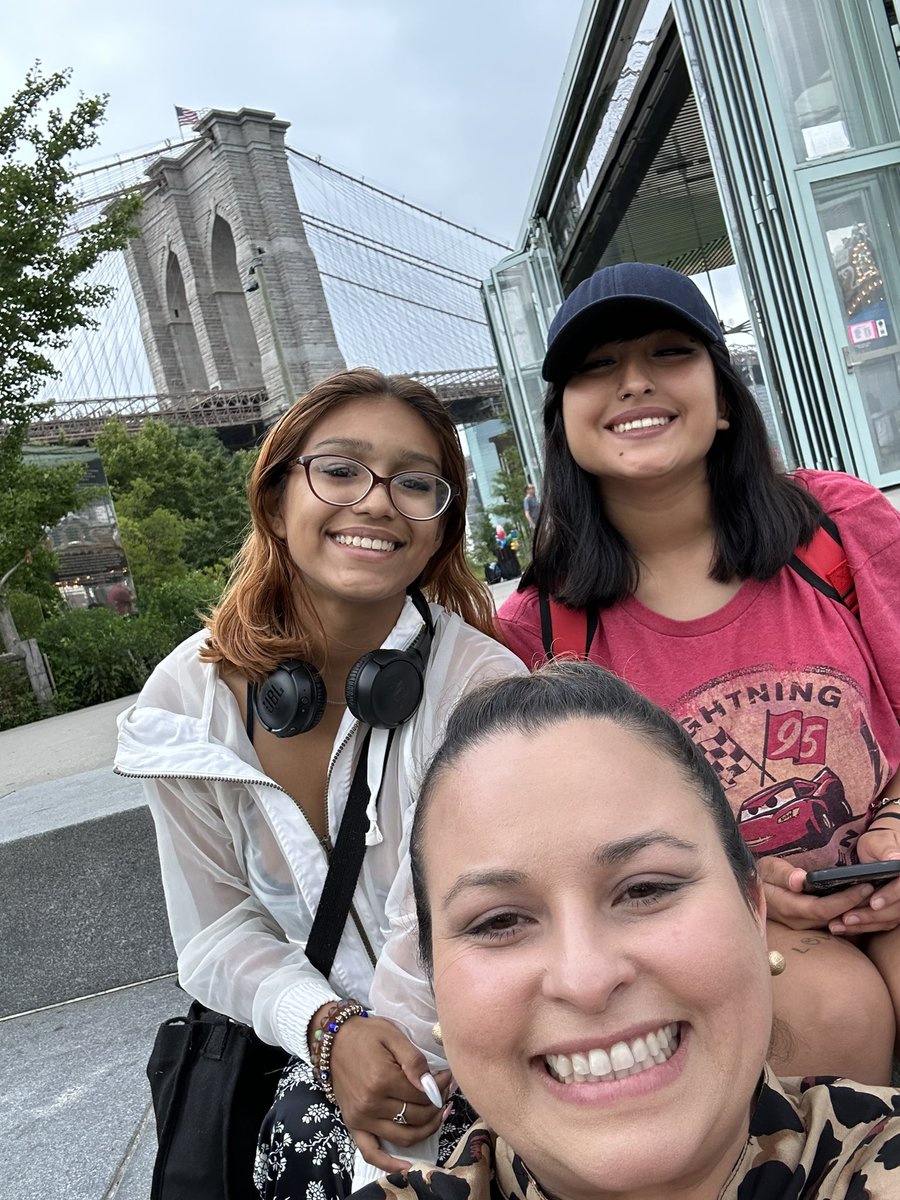 Sweet times with my #EagleKids! 💜Making memories, building character, establishing the foundation to their future! #Blessed #Education #CulinaryChampions #BrackFamilia