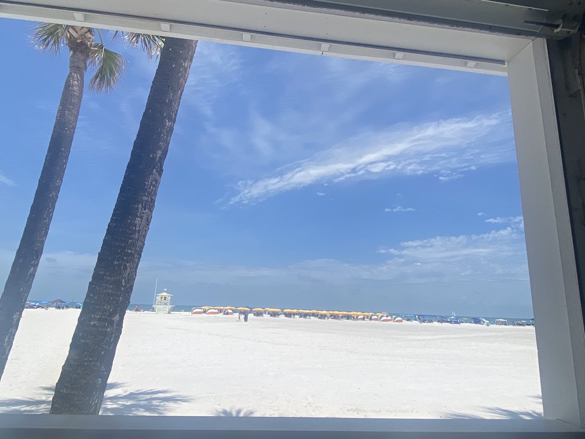 It’s another picture-perfect day on #clearwaterbeach!⛱️☀️🌊