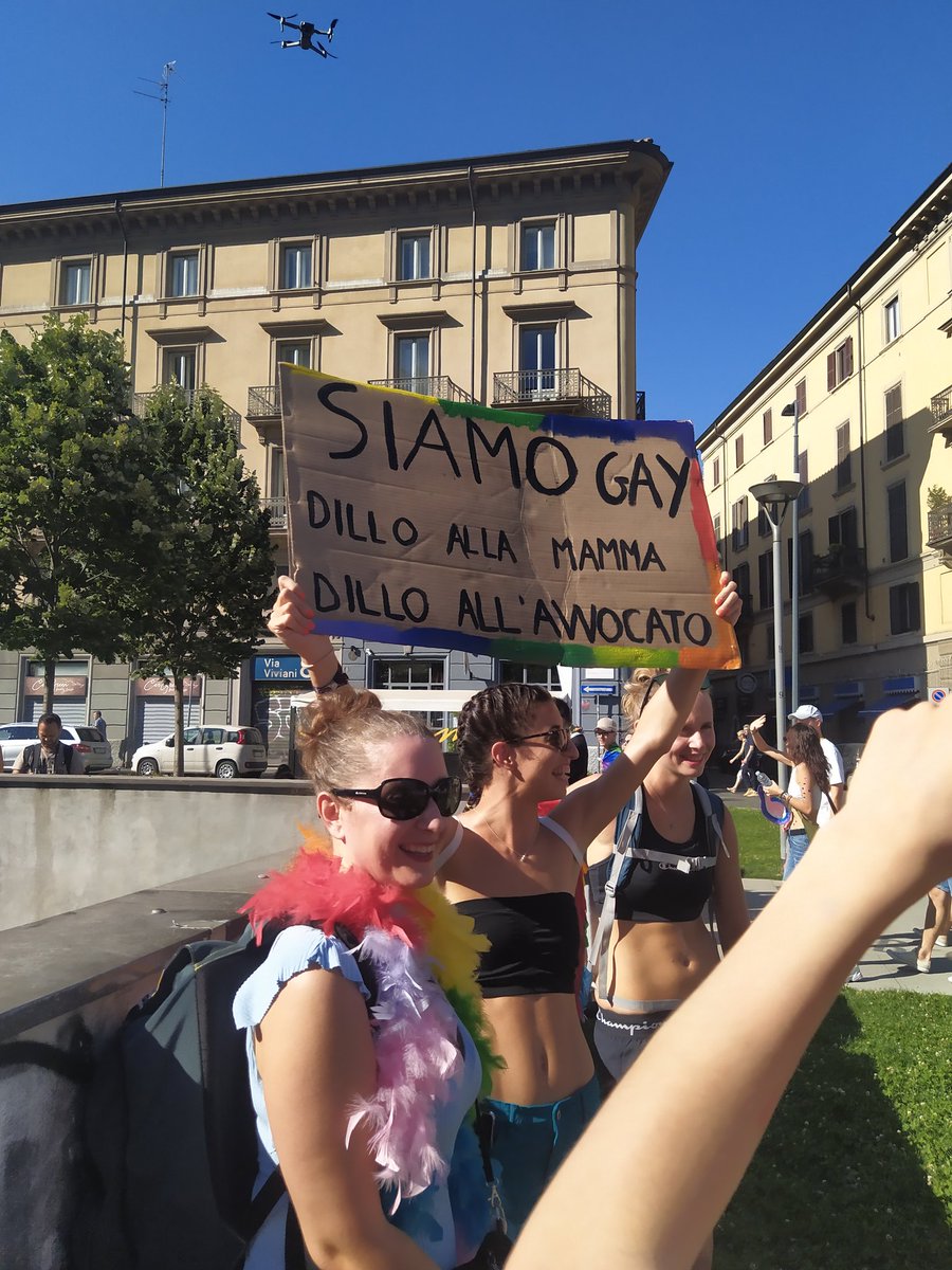 darls is reading tog on Twitter "quanto amo questa società MilanoPride"