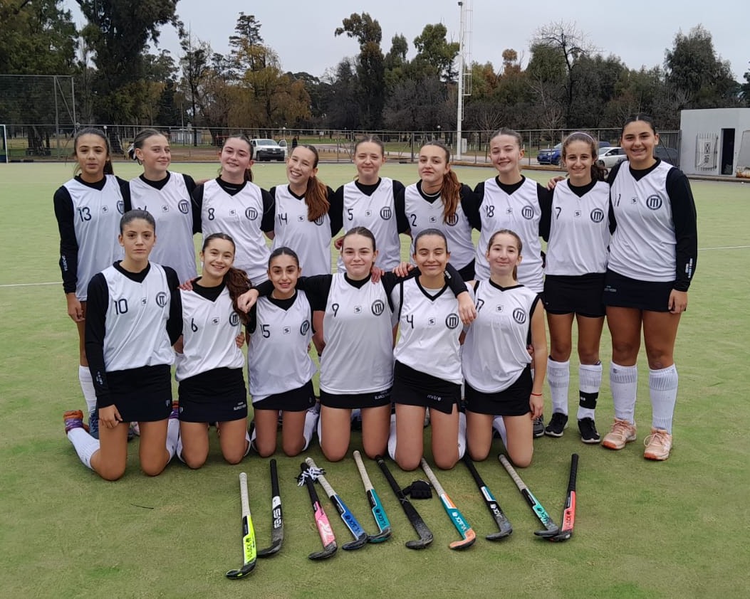 CenBlancoYNegro's tweet photo. #HockeyDamas Victoria de Blanco y Negro en Séptima B y empate de la Séptima A, por la fecha 5 del torneo Anual.

7ma A: 3-3 🆚 CAI Puan (G. Fernández I. Ponzio y E. Jauregui).

7ma B: 3-1🆚C. Sarmiento (L. Rollhaiser 2 y M. Reser)

¡A seguir con todo!💪💪💪

#DaleNegro ⬜⬛⬜ https://t.co/pLq67pS5PX