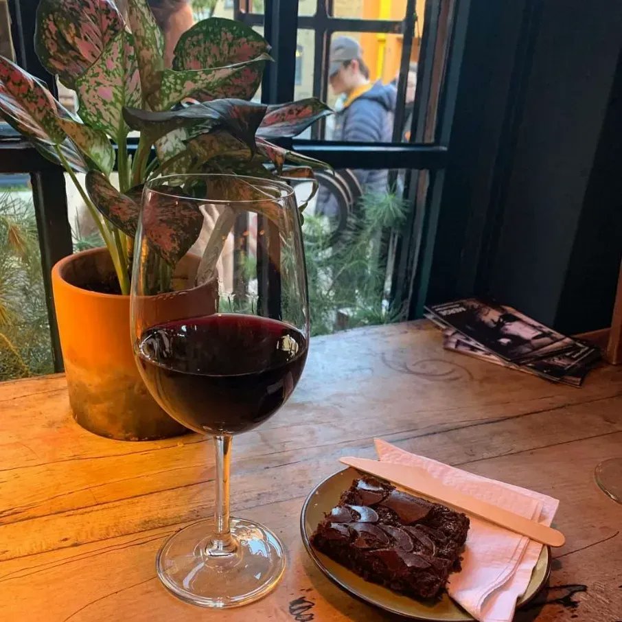 The perfect spot for a tête-à-tête.

We're open daily until 11pm at Bermondsey Street, London #SE1 and we look forward to welcoming you...

.
.

#wine #winetime #londoneats #londoncalling #winelover #winelovers#mywinemoment #winesofinstagram #bermondseystreet