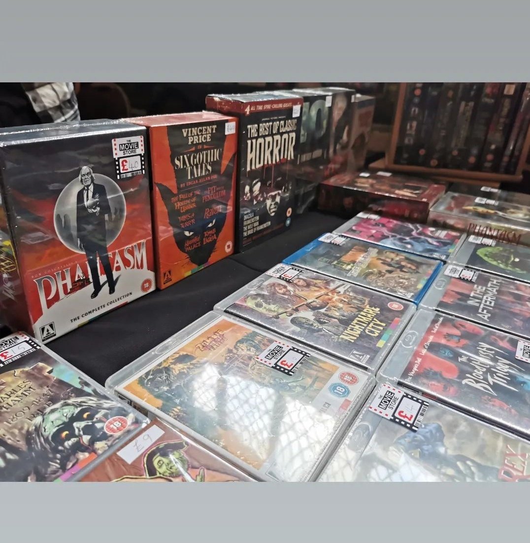 TheMovieStore22's tweet photo. Everywhere you go, always take the Horror with you ๐
Our stall at @LeicesterCon rocking some beauties today
#dvdcollector #bluraycollector #moviecollector #moviefan #physicalmedia #themoviestore https://t.co/Sah27MmwvR