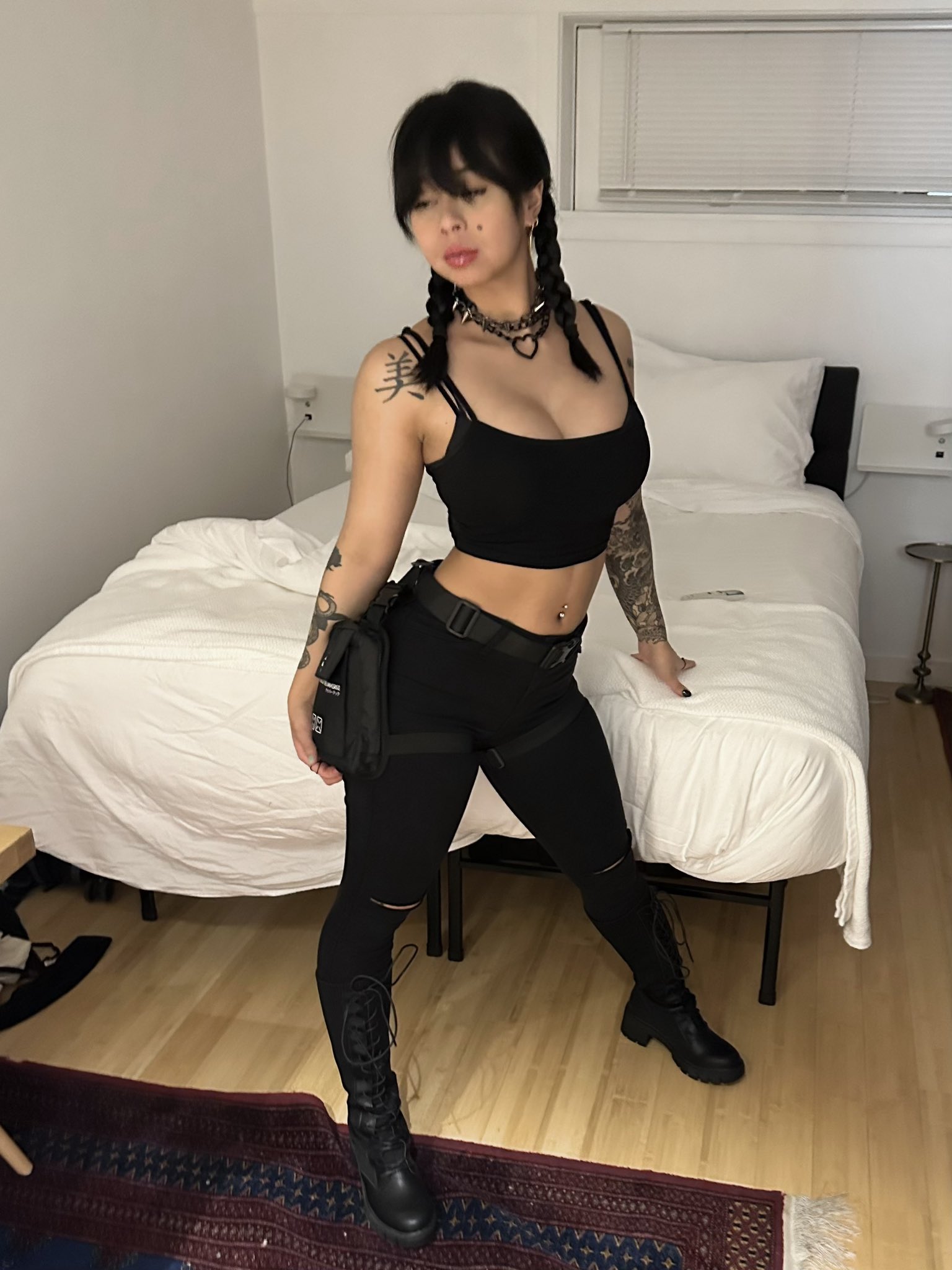 Tabi on Twitter: "these leg bags are pretty useful tbh https://t.co