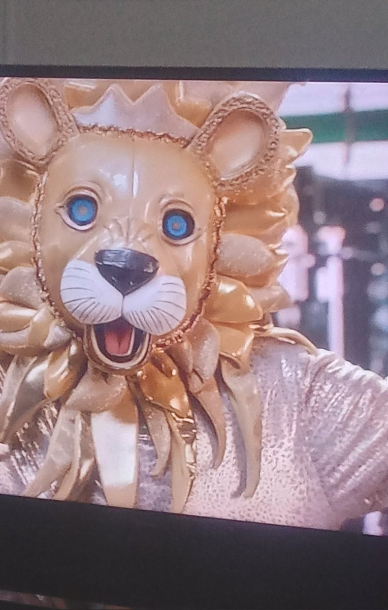 Lion sings really well #TheMaskedSinger