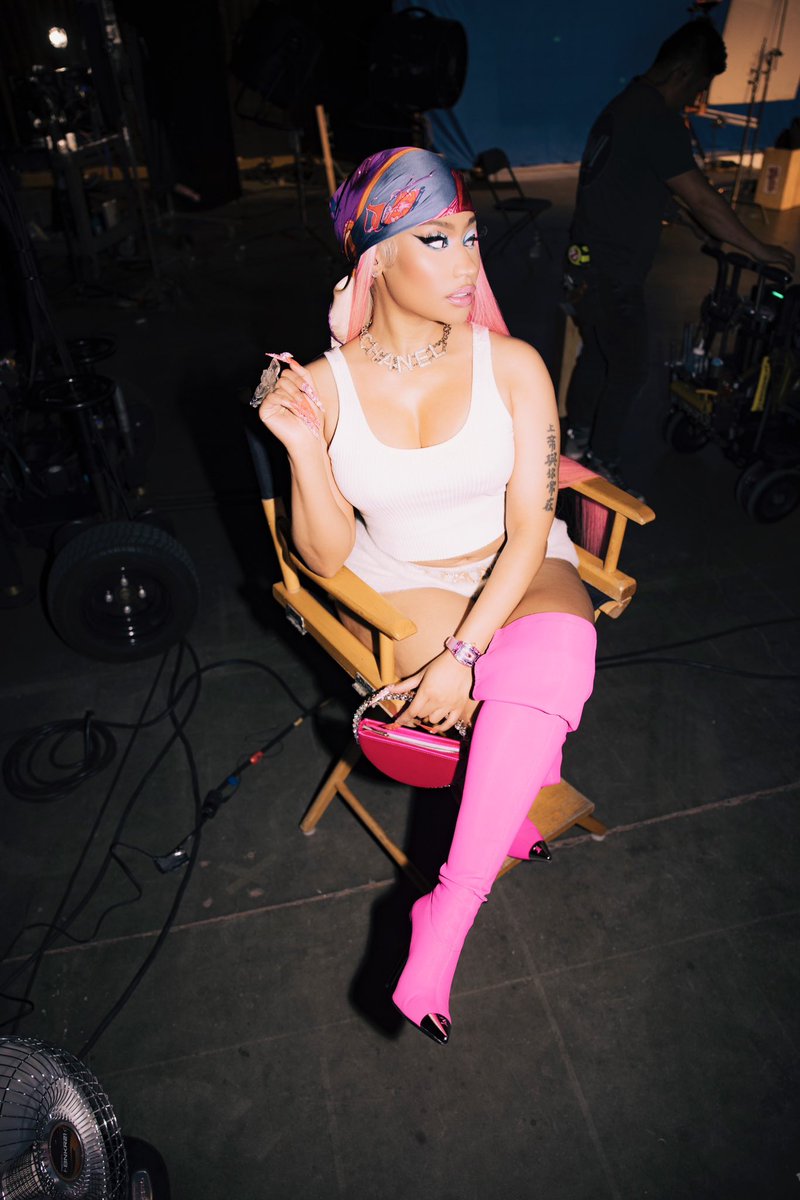 NICKIMINAJ's tweet image. It Girl 🎀