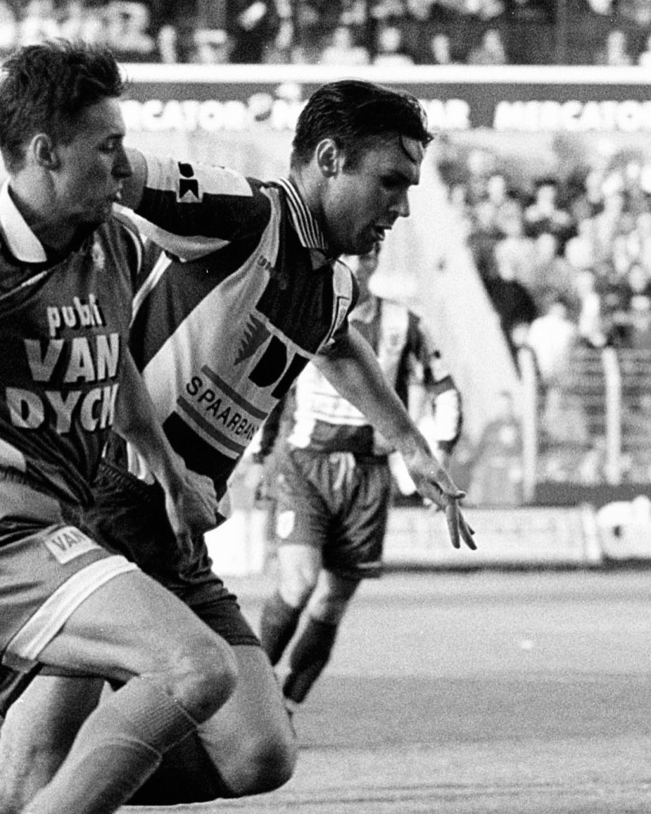 KAA Gent vernam met droefheid het veel te vroege overlijden van onze oud-speler Cédric Roussel. Hij werd slechts 45 jaar. Wij wensen zijn familie en vrienden veel sterkte bij hun verlies. 

RIP Cédric 🕊️