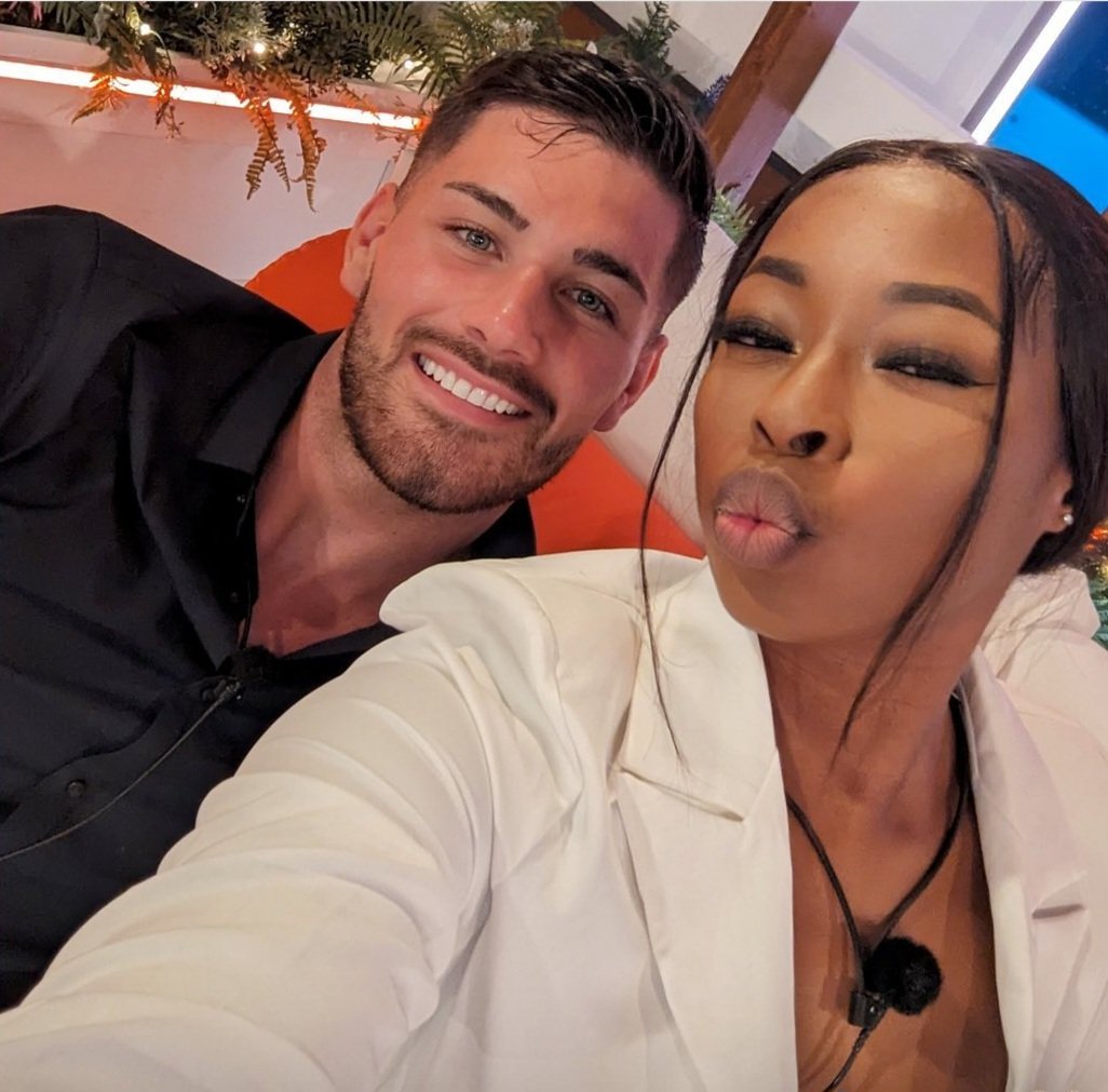 Freefromeyes on Twitter: "Catherine and Scott are so fine! 🥵 #LoveIsland"