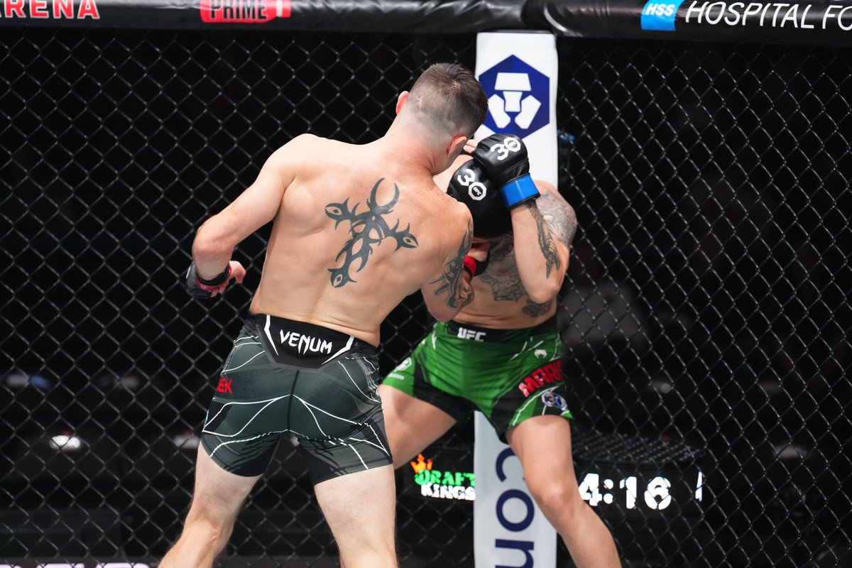 RD 3 coming up 👀👀👀 #UFCJacksonville