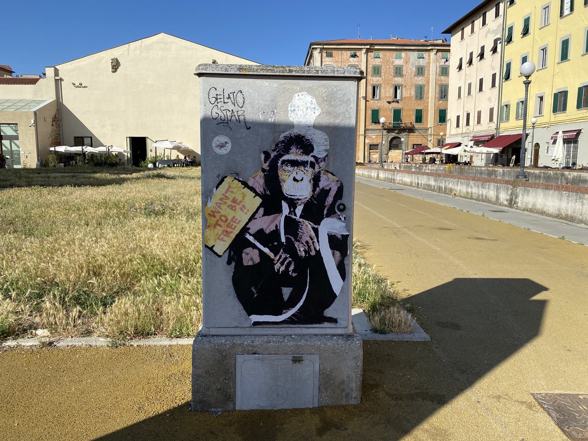 gp2305's tweet photo. Banksy? #Livorno https://t.co/GTk2QoUoSg