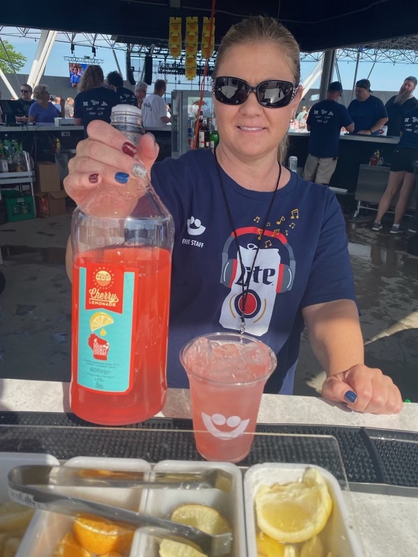 StandardDistill's tweet photo. Some call Milwaukee the ‘City of Festivals’ & lucky for you, we’re serving our Pour Ready Cocktails at festivals around MKE all Summer long! Stay cool, grab a drink & ask for us!
#Centralstandard #PourReady #Summerfest #Statefair #Lakefront #CraftedToGather #mkesummer https://t.co/k520GGYFbt