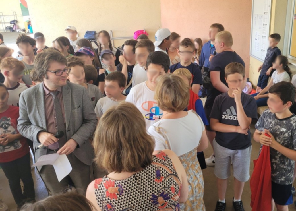 La fin d'année approchant, les élèves de 3e du collège <a href="/HugoRugles/">Collège Victor Hugo - Rugles</a> qui ont eu une distinction à chaque trimestre de leur scolarité et ceux qui ont fait preuve d'un engagement remarquable ont reçu un prix et des livres offerts par le #FSE. #TER <a href="/dsden27/">DSDEN27</a>